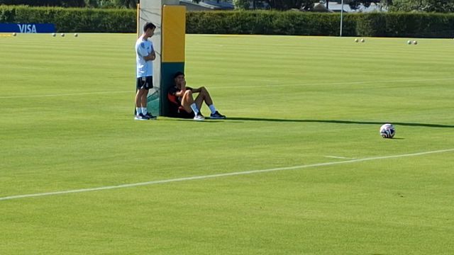 Mesmo de fora, Nuno Félix apoia os colegas