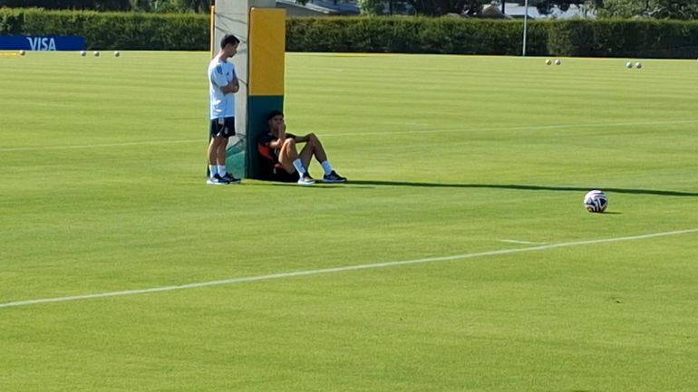 Mesmo de fora, Nuno Félix apoia os colegas