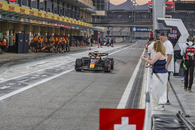 Yuki Tsunoda ao volante do Red Bull