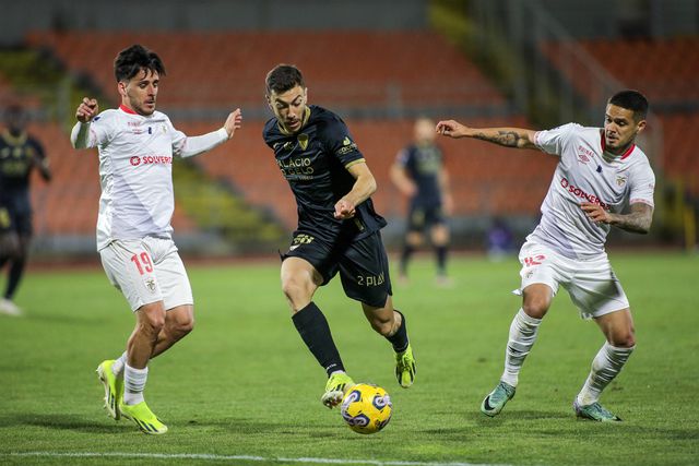 Mercado Santa Clara: avançado português na Arménia com ordens para voltar a casa