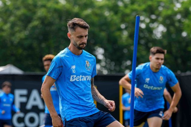 Primeiro treino do FC Porto em Nova Jérsia com uma novidade (fotos)