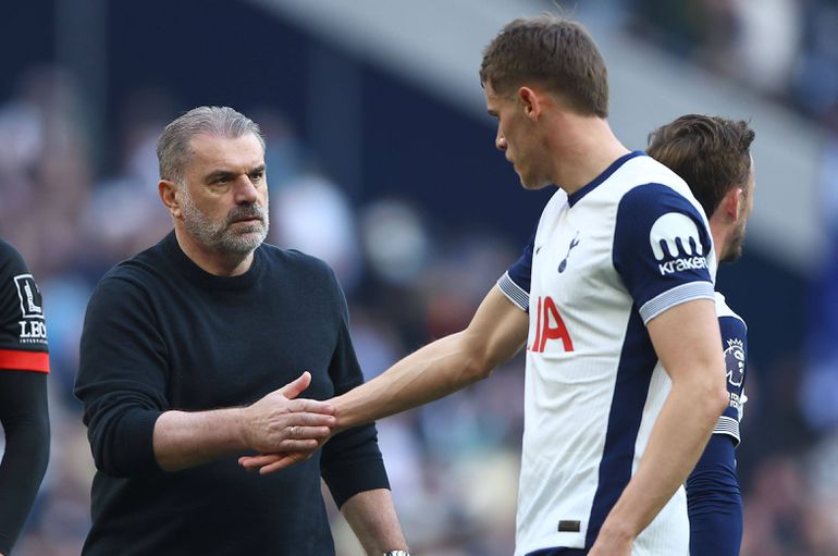 Van de Ven sobre a saída de Postecoglu do Tottenham: «É estranho»