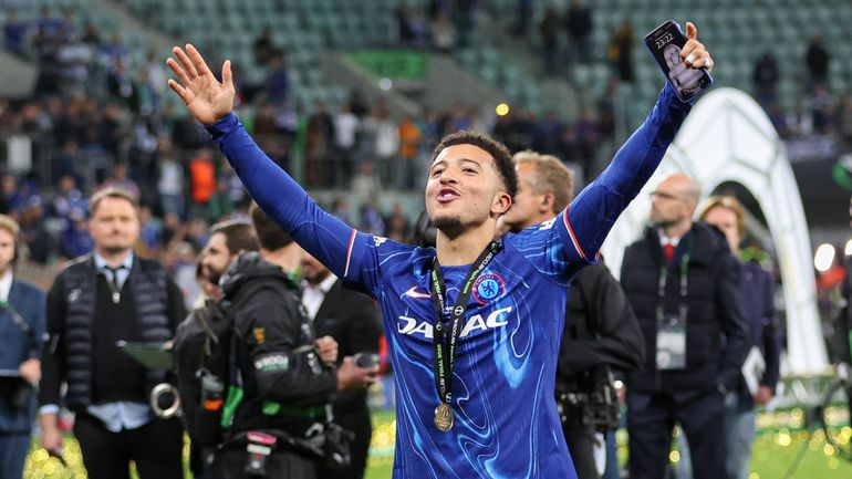 Mercado oficial: Chelsea paga €6M para devolver Sancho a Amorim