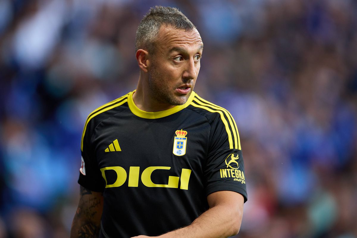 Quarentão Santi Cazorla tira o sonho da subida ao Almería de Maximiano