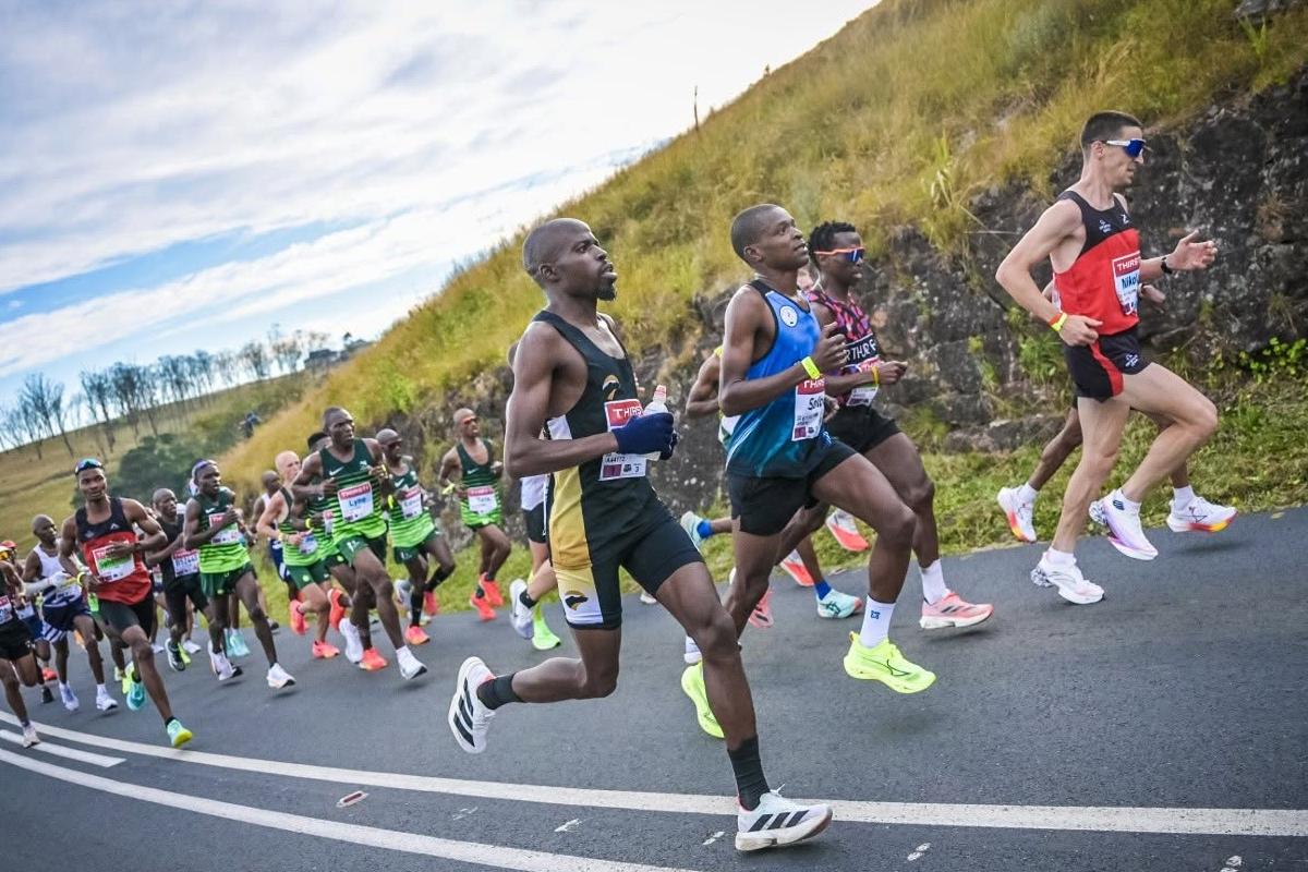 Comrades Marathon é uma corrida de 90 quilómetros a exigir músculo, pulmão e... força de vontade