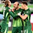 Patrick Wimmer ao lado de Christian Eriksen no Wolfsburgo, que desceu da Bundesliga