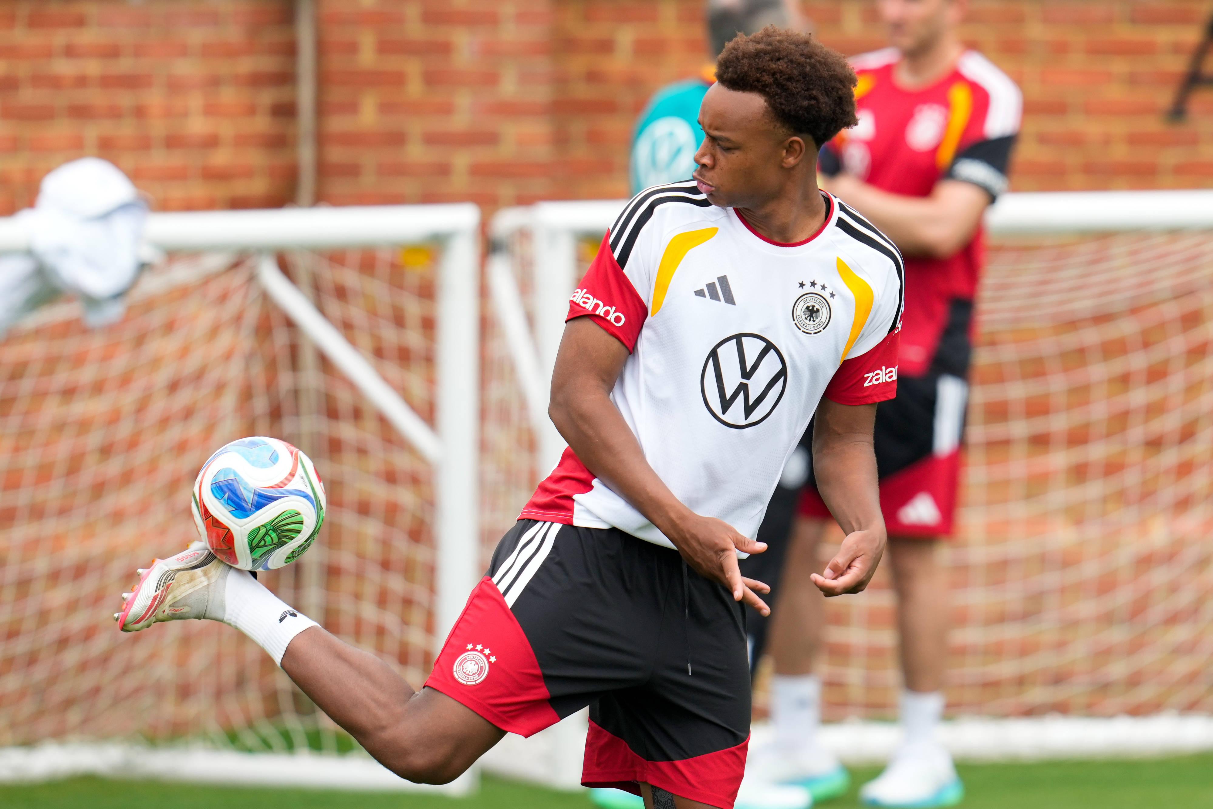 Assan Ouédraogo, jovem médio alemão de 20 anos do Leipzig