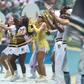 A colombiana Shakira e o nigeriano Burna Boy a cantar 'Dai Dai', música oficial do Mundial 2026 - Foto: SASHENKA GUTIERREZ/EPA