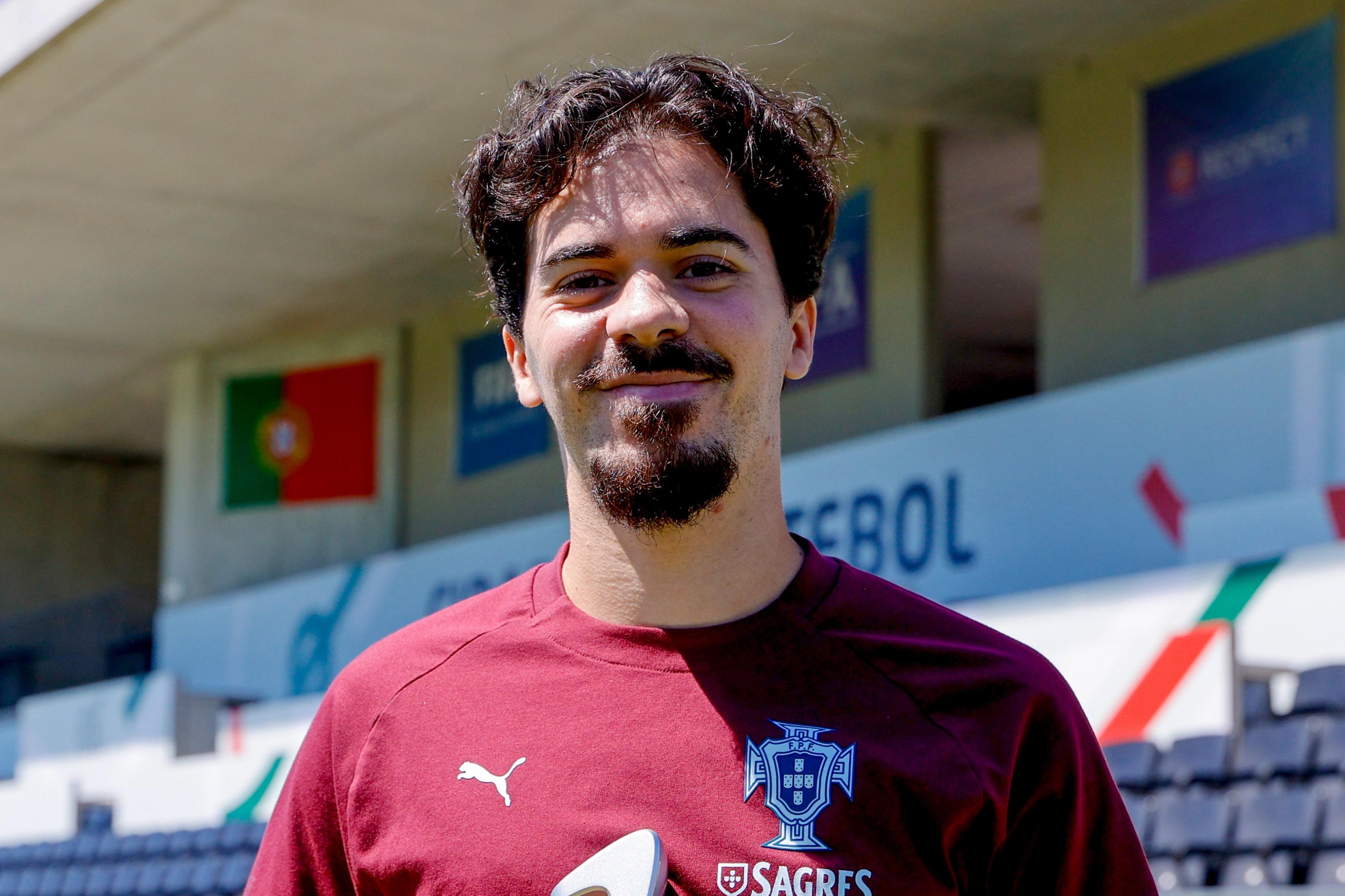 Vitinha com o prémio da FIFPRO - Foto: FIFPRO