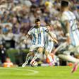 A Argentina, vencedora da última copa do mundo, defronta a Argélia, às 2h00.