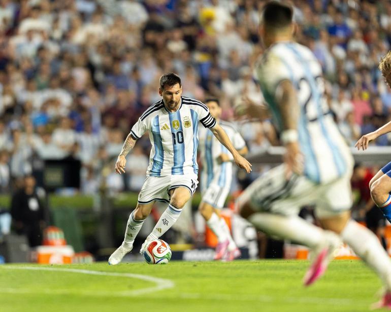 7 - Argentina: 87.233 minutos