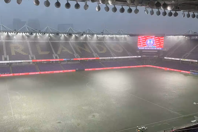 Impressionante a drenagem no estádio de Orlando: nem parecia que tinha chovido!