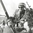 A celebração com cravos de Pedroto a 11 de junho de 1978 — Foto: A BOLA (ASF)