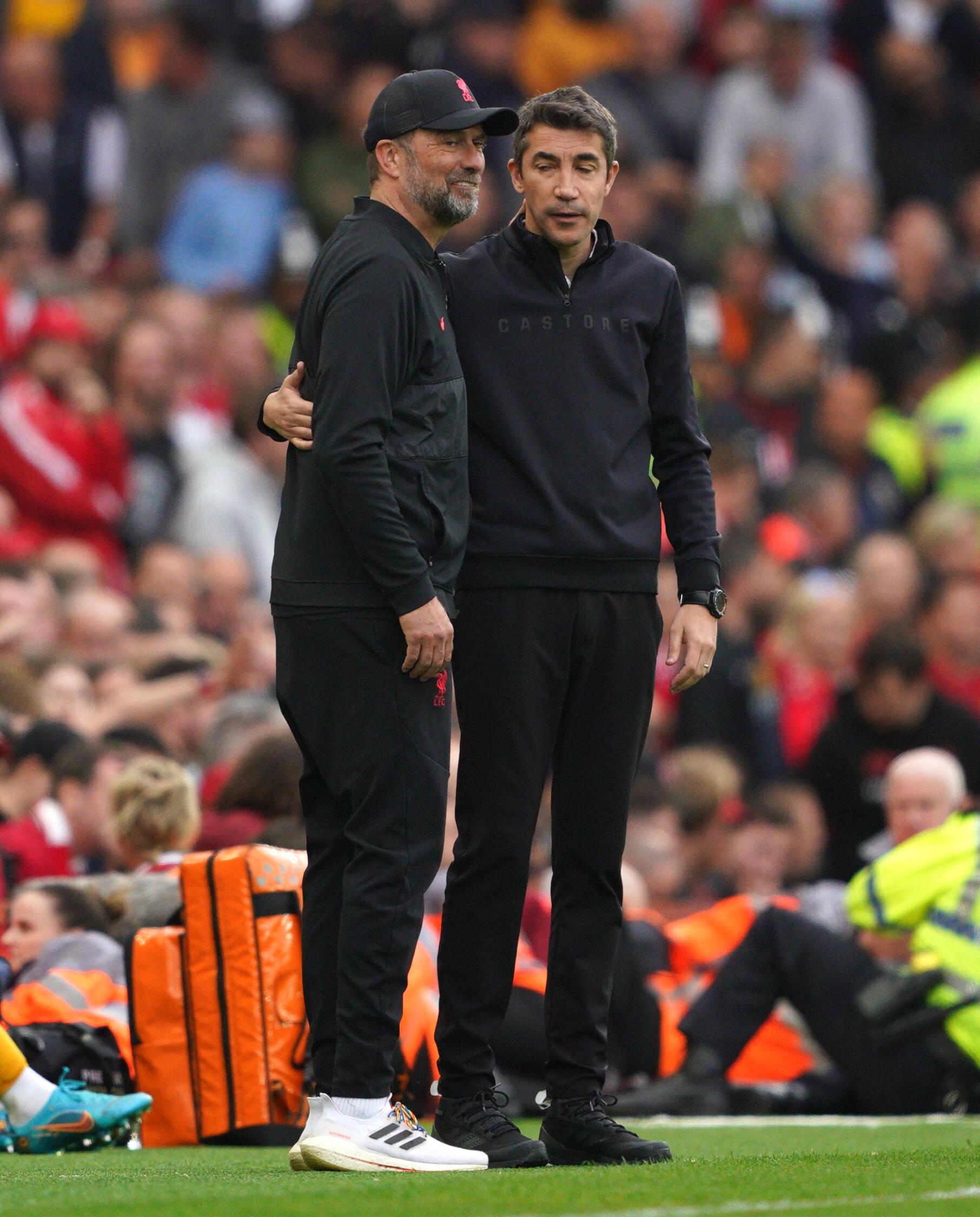 Bruno Lage (à direita, à conversa com Jurgen Klopp), durante o período em que representou o Wolverhampton em 2021/22 e 2022/23 - Foto: IMAGO