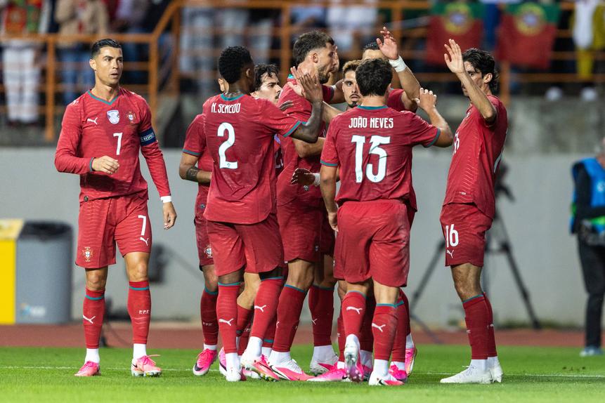 Festejos da Seleção Nacional diante da Nigéria