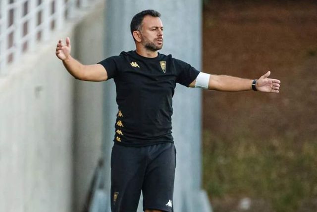 Chelsea oficializa Filipe Coelho