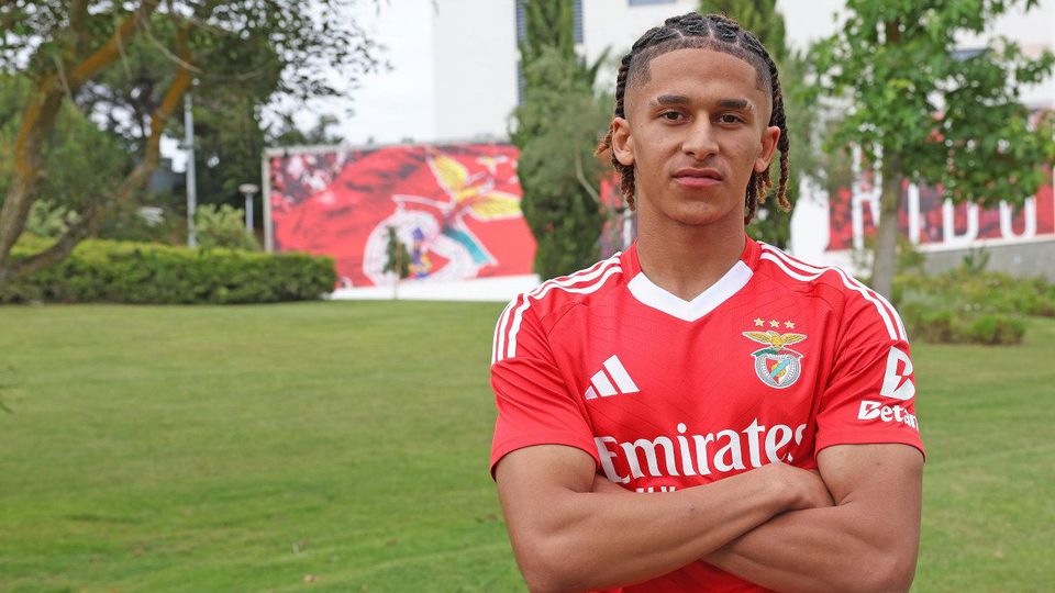 Benfica renova com lateral-esquerdo