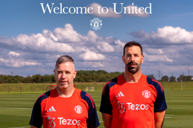 Oficial: Ruud van Nistelrooy regressa ao Manchester United
