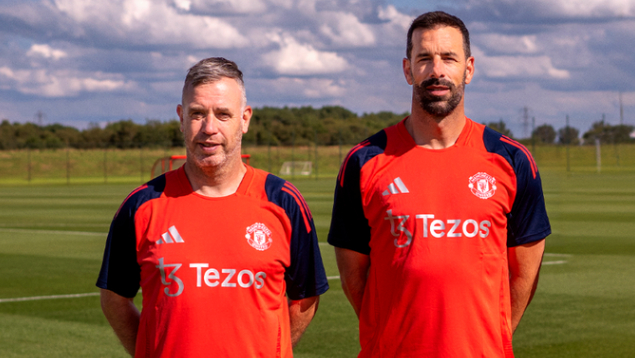 Oficial: Ruud van Nistelrooy regressa ao Manchester United