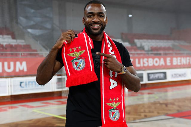 Benfica renova contrato com Arthur