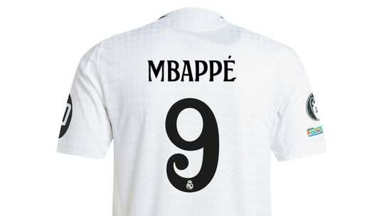 Camisola de Mbappé está à venda e... já tem lista de espera