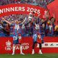 Jogadores do Crystal Palace a celebrarem a conquista da Taça de Inglaterra