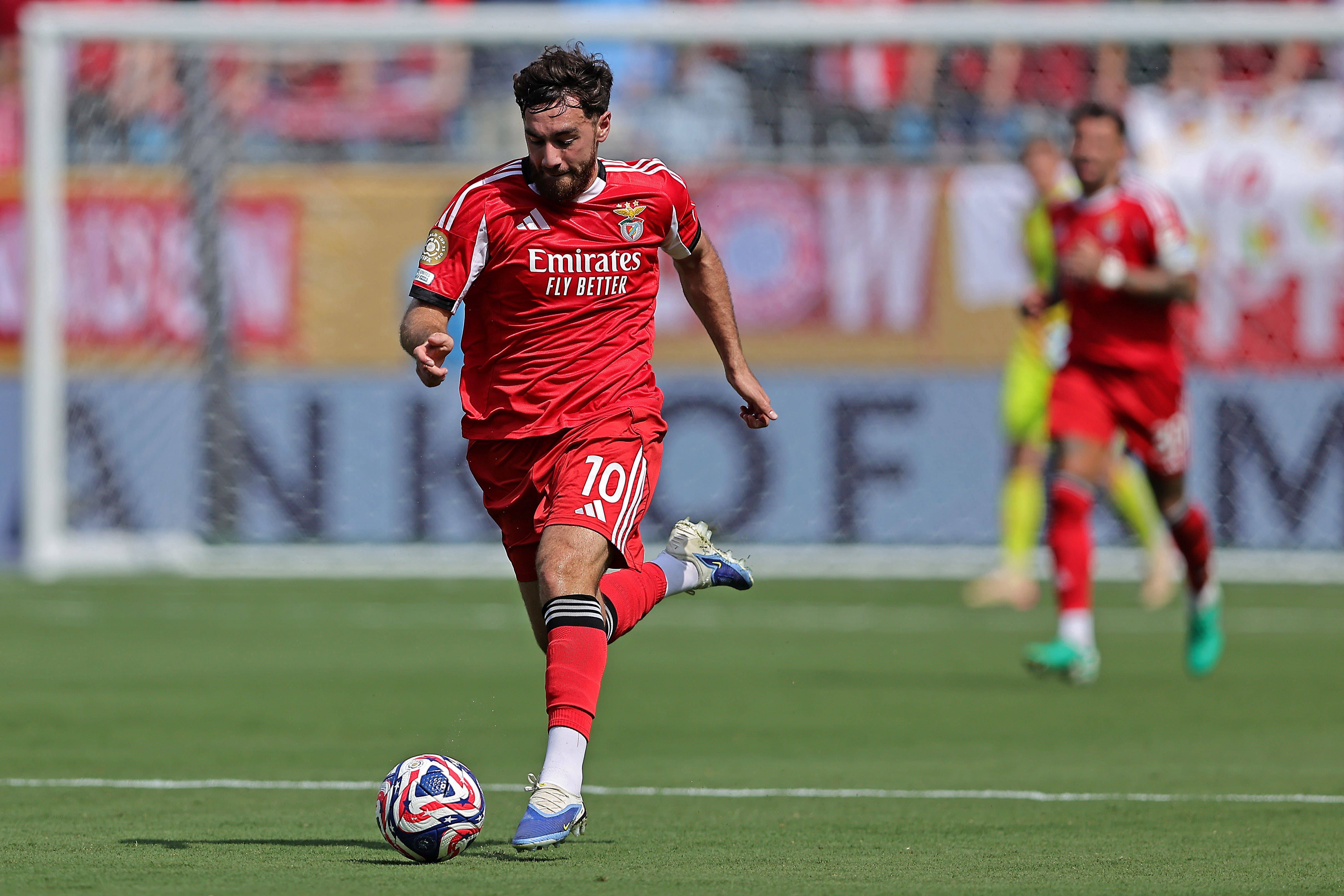 Kokçu em ação pelo Benfica no Mundial de Clubes