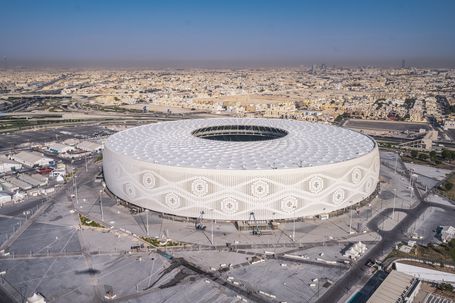Estádio Al Thumama, Doha, Catar - Capacidade para 40 mil pessoas. Construído para o Mundial 2022. Utilizado em oito jogos da prova. Como muitas sedes do Qatar, não tem um clube inquilino e tem atividade mínima