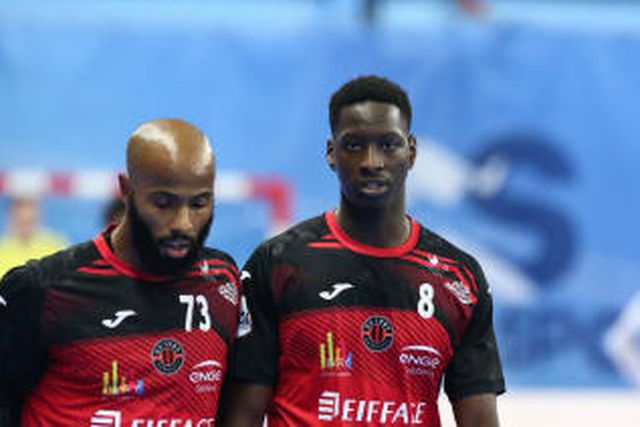 Wilson DaVyes renova com o AEK