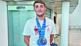 Diogo Ribeiro: «Dei um beijinho à medalha de prata e depois dormi com as três»