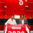 Rafael Obrador com Rui Costa na assinatura de contrato