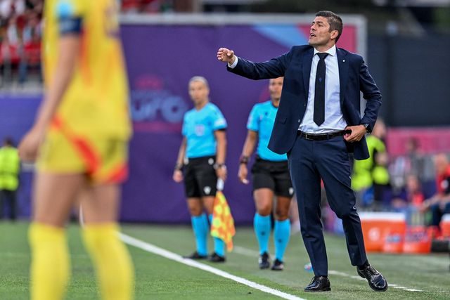 Selecionador nacional desiludido com a eliminação do Europeu e sem querer alongar-se sobre o seu futuro no cargo