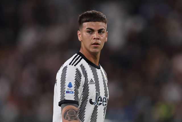 Benfica: a história de superação e talento do médio alvo das águias