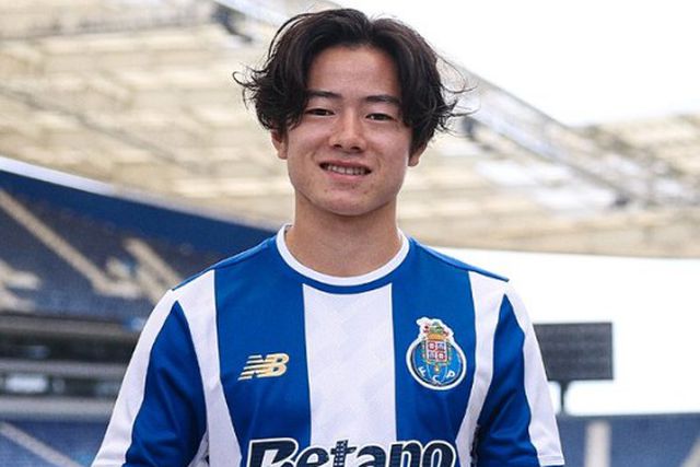 Mercado oficial: FC Porto anuncia médio japonês
