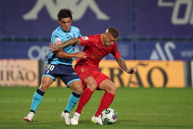 Mercado: Olympiakos paga a Vizela e Benfica por Diogo Nascimento