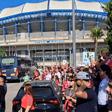 Adeptos do Flamengo em êxtase na chegada da equipa