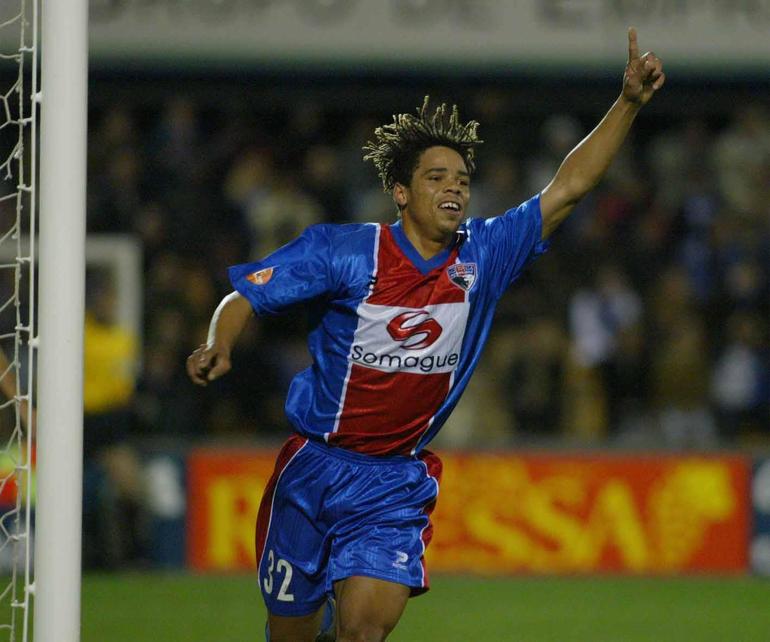 Manú estreou-se na Liga a 5 de maio de 2002 ao serviço do Alverca. Disputou mais de 100 jogos na Liga - Foto: A BOLA