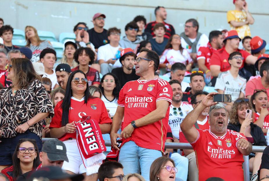 Adeptos do Benfica no jogo com o Flamengo no Estádio Algarve. Foto SL Benfica