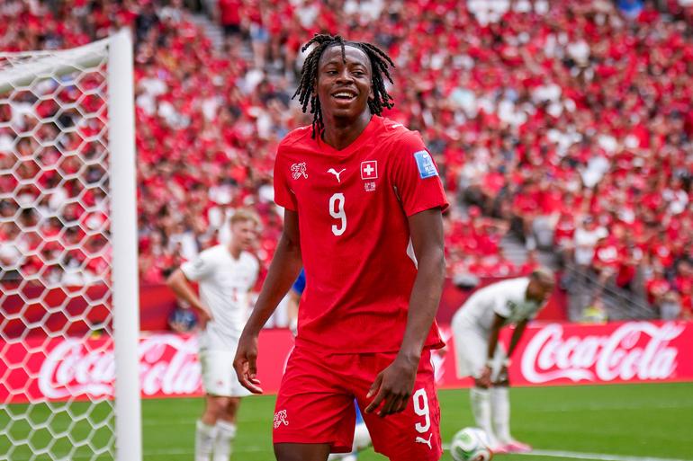 5 - Ataque: Johan Manzambi, Suíça (7,13) - Foto: Imago