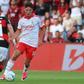 Sudakov com a oposição de Jorginho no Benfica-Flamengo. Foto SL Benfica