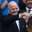 Infantino, presidente da FIFA, assiste ao duelo entre Inglaterra e Noruega
