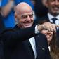 Infantino, presidente da FIFA, assiste ao duelo entre Inglaterra e Noruega
