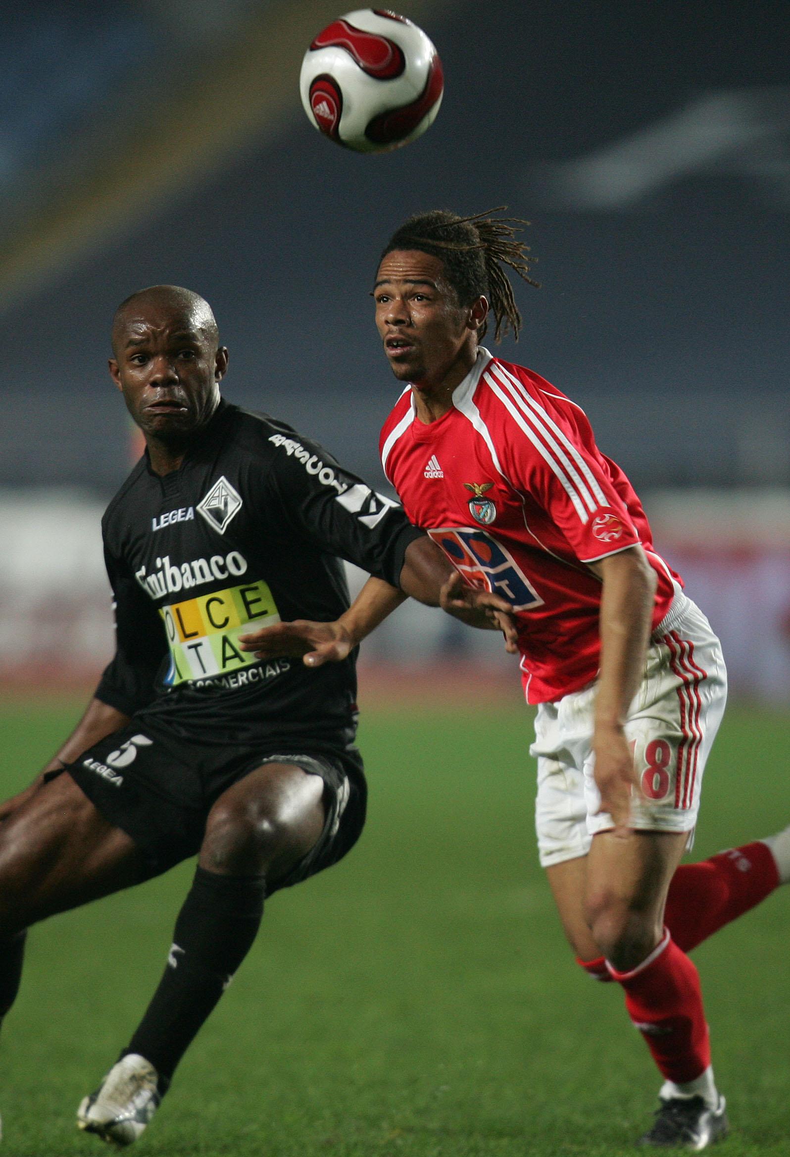 Manú em ação num jogo do Benfica com a Académica, na época 2006/07. Foto: A BOLA