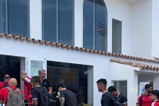 A chegada da comitiva do Académico de Viseu a Cádis