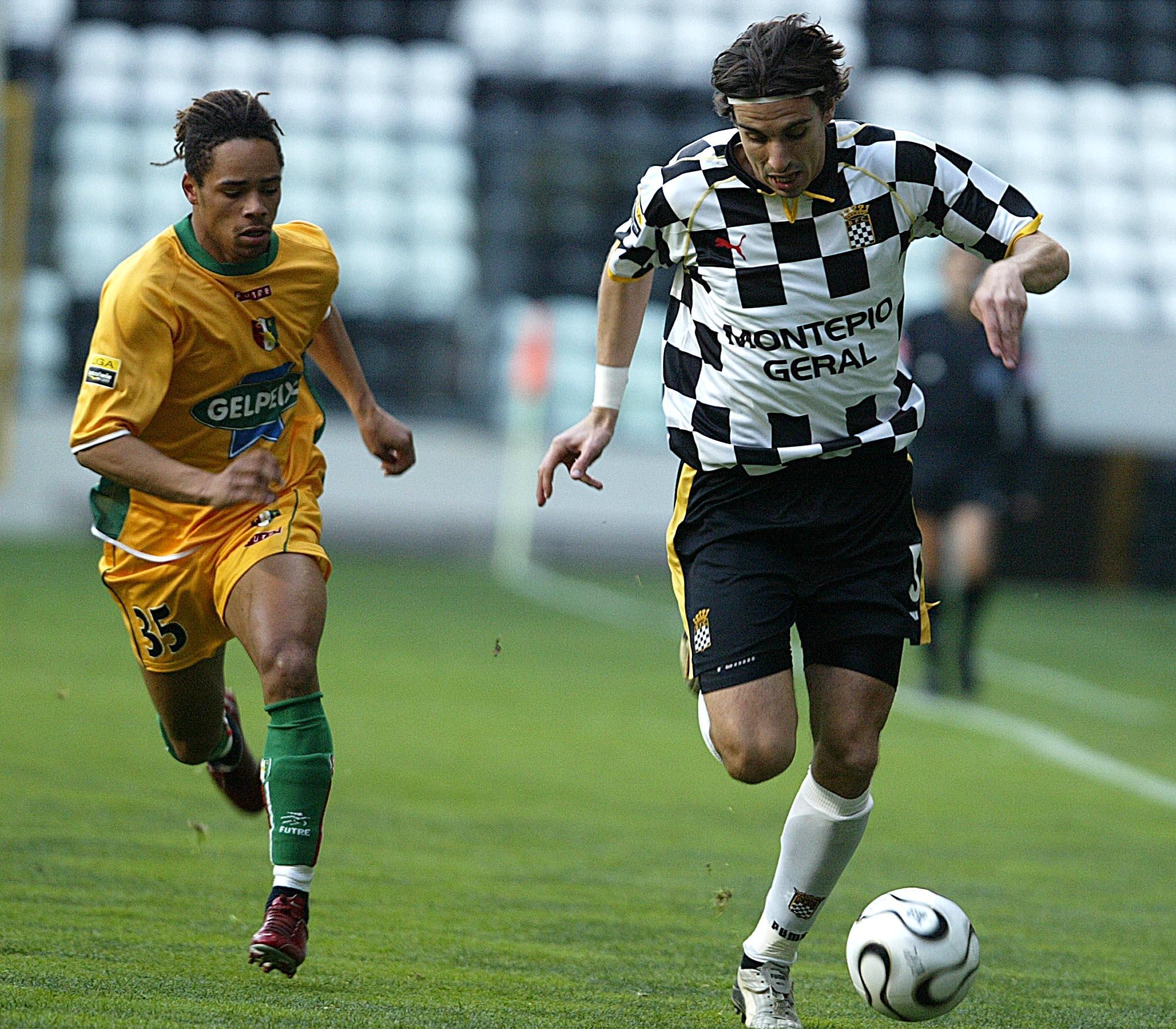 Manú fez 32 jogos pelo Estrela da Amadora, na época 2005/06 - Foto: A BOLA