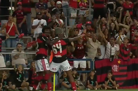 António Silva deixa-se antecipar e Wallace volta a colocar Flamengo na frente (vídeo)