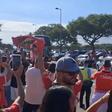 Autocarro do Benfica recebido em força no Algarve por adeptos do Benfica