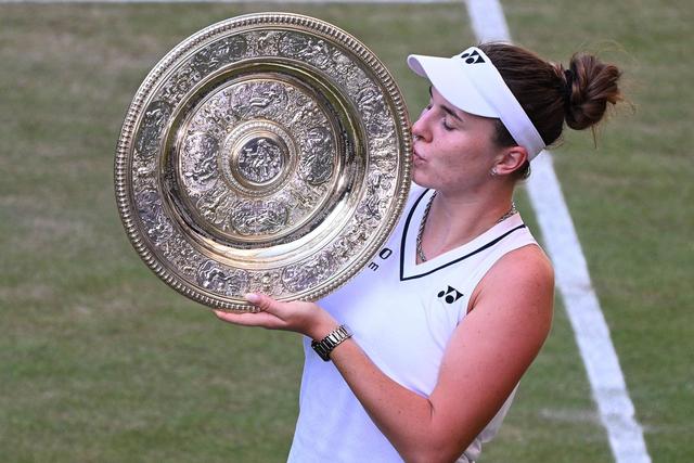 Linda Noskova 'perdeu' uma amiga, mas ganhou um Grand Slam