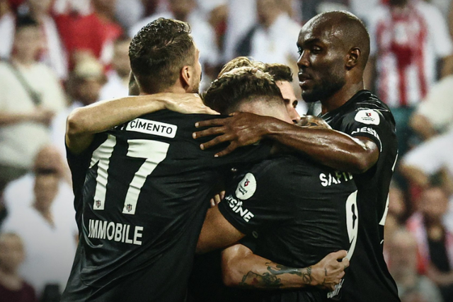 Besiktas entra a vencer na liga turca e Rafa marcou