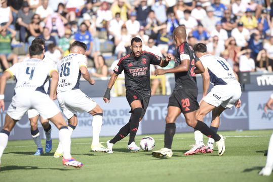 Famalicão-Benfica: siga em direto a estreia dos encarnados na Liga